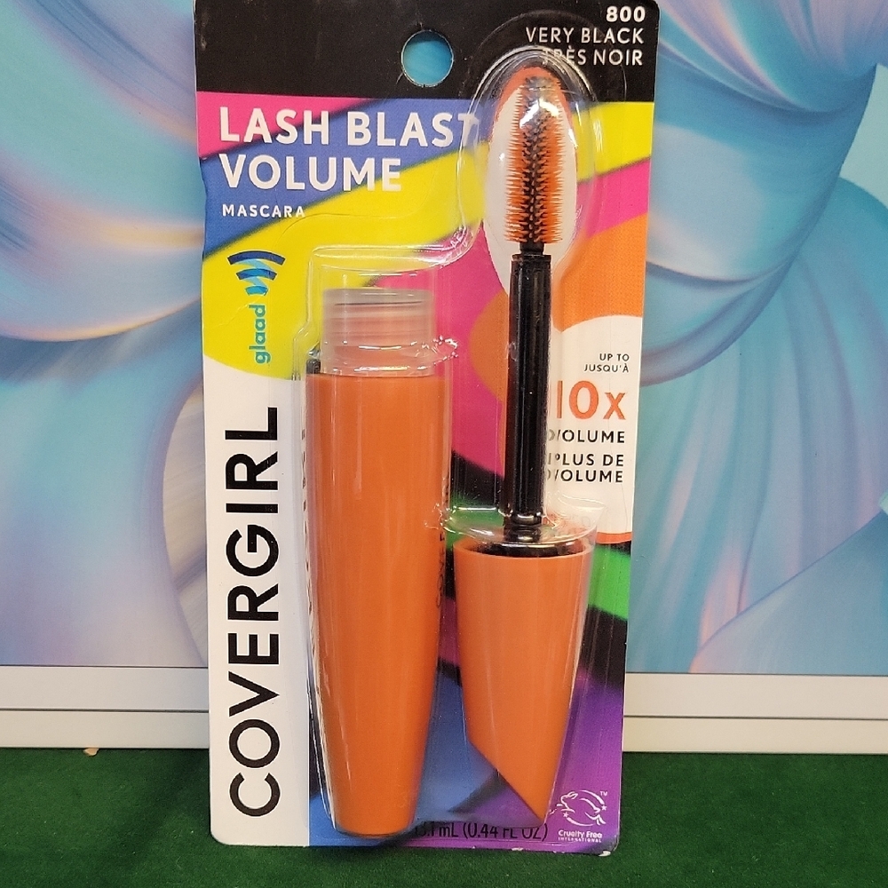 COVERGIRL Lash Blast Volume Mascara 800 Very Black New Sealed Package